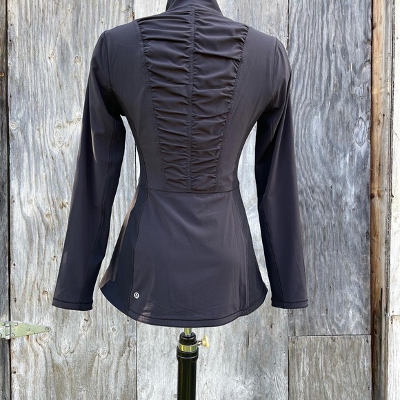 SOLD Lululemon Black Lined Zip Up Ruched Back Panel Jacket - Picture 3 of 10
